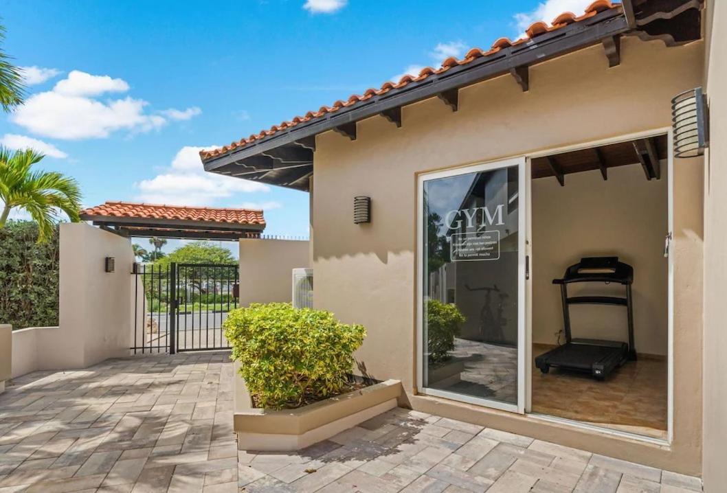 Eagle Beach Steps Away Home Palm Beach Bagian luar foto